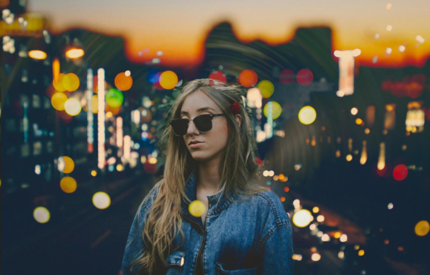 Analisi tessuti e colori durante sessione consulenza